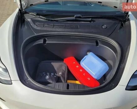 Білий Тесла Модель 3, об'ємом двигуна 0 л та пробігом 47 тис. км за 26200 $, фото 8 на Automoto.ua