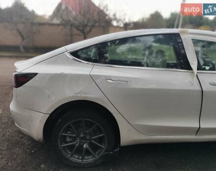 Белый Тесла Модель 3, объемом двигателя 0 л и пробегом 67 тыс. км за 9300 $, фото 7 на Automoto.ua