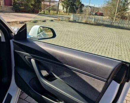 Белый Тесла Модель 3, объемом двигателя 0 л и пробегом 85 тыс. км за 15000 $, фото 43 на Automoto.ua