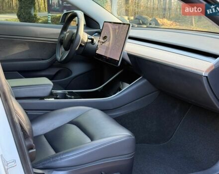 Білий Тесла Модель 3, об'ємом двигуна 0 л та пробігом 89 тис. км за 19900 $, фото 43 на Automoto.ua