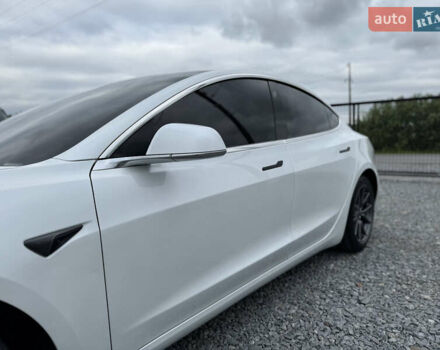 Белый Тесла Модель 3, объемом двигателя 0 л и пробегом 120 тыс. км за 17500 $, фото 17 на Automoto.ua
