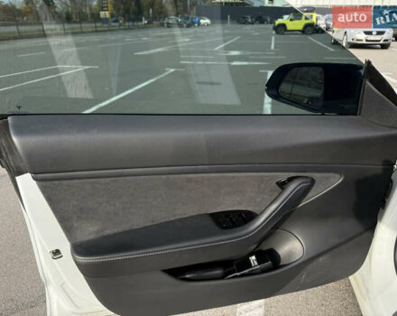 Білий Тесла Модель 3, об'ємом двигуна 0 л та пробігом 73 тис. км за 23850 $, фото 6 на Automoto.ua