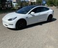 Білий Тесла Модель 3, об'ємом двигуна 0 л та пробігом 61 тис. км за 27000 $, фото 3 на Automoto.ua