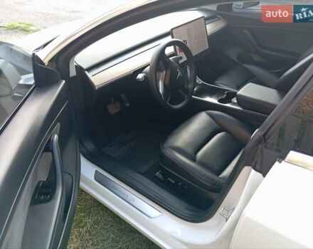 Белый Тесла Модель 3, объемом двигателя 0 л и пробегом 128 тыс. км за 16000 $, фото 4 на Automoto.ua