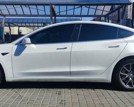 Белый Тесла Модель 3, объемом двигателя 0 л и пробегом 80 тыс. км за 16500 $, фото 3 на Automoto.ua