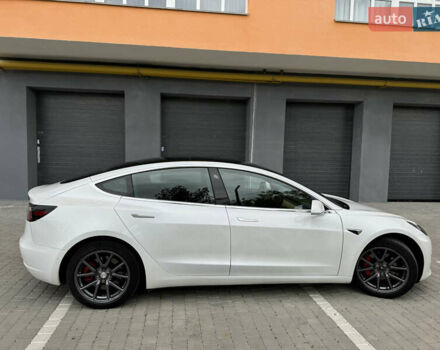 Белый Тесла Модель 3, объемом двигателя 0 л и пробегом 64 тыс. км за 17900 $, фото 24 на Automoto.ua