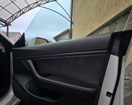 Белый Тесла Модель 3, объемом двигателя 0 л и пробегом 91 тыс. км за 17499 $, фото 24 на Automoto.ua