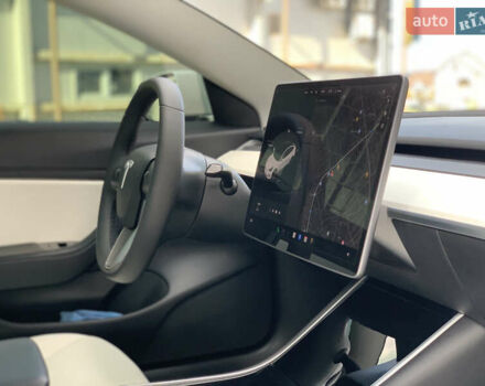 Тесла Модель 3 2020 у Івано-Франківську на Automoto.ua Білий Тесла Модель 3, об'ємом двигуна 0 л та пробігом 145 тис. км за 14850 $, фото 96 на Automoto.ua