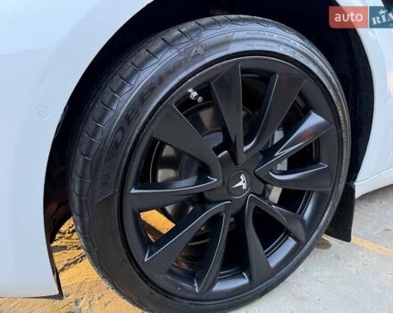 Білий Тесла Модель 3, об'ємом двигуна 0 л та пробігом 92 тис. км за 21300 $, фото 9 на Automoto.ua