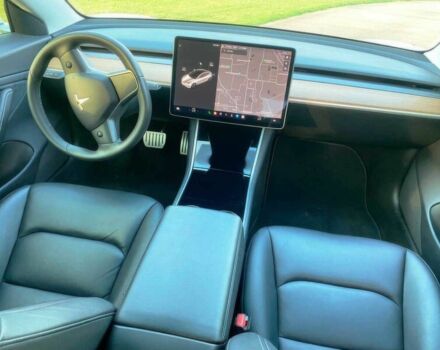 Тесла Модель 3 2020 в Киеве на Automoto.ua Белый Тесла Модель 3, объемом двигателя 0 л и пробегом 35 тыс. км за 9900 $, фото 9 на Automoto.ua