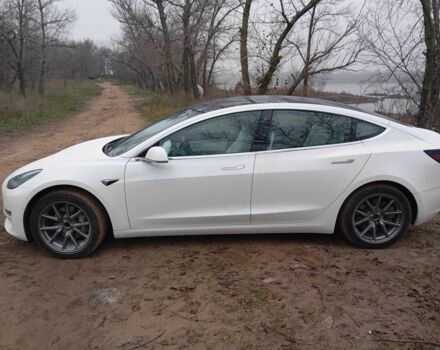 Белый Тесла Модель 3, объемом двигателя 0 л и пробегом 77 тыс. км за 16000 $, фото 4 на Automoto.ua