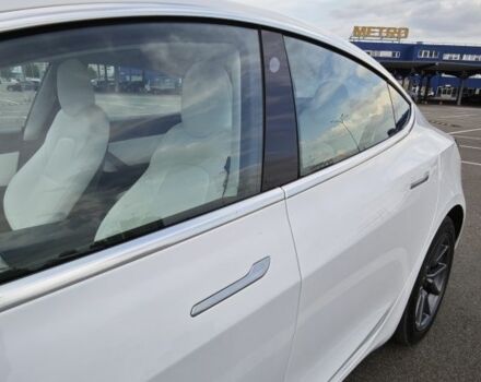 Тесла Модель 3 2020 в Киеве на Automoto.ua Белый Тесла Модель 3, объемом двигателя 0 л и пробегом 112 тыс. км за 25900 $, фото 1 на Automoto.ua