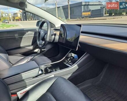 Білий Тесла Модель 3, об'ємом двигуна 0 л та пробігом 81 тис. км за 16500 $, фото 16 на Automoto.ua