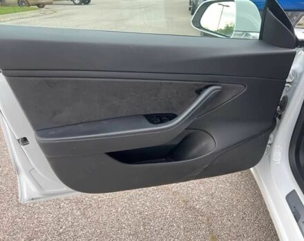 Белый Тесла Модель 3, объемом двигателя 0 л и пробегом 38 тыс. км за 11200 $, фото 10 на Automoto.ua