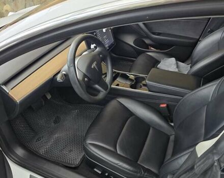 Белый Тесла Модель 3, объемом двигателя 0 л и пробегом 91 тыс. км за 17499 $, фото 27 на Automoto.ua