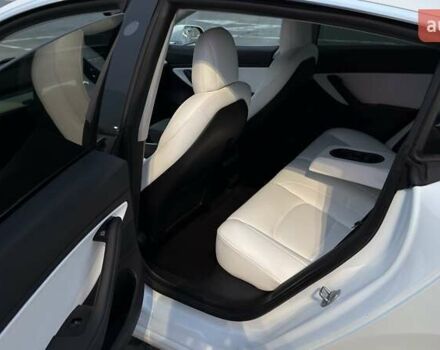 Білий Тесла Модель 3, об'ємом двигуна 0 л та пробігом 160 тис. км за 16000 $, фото 4 на Automoto.ua