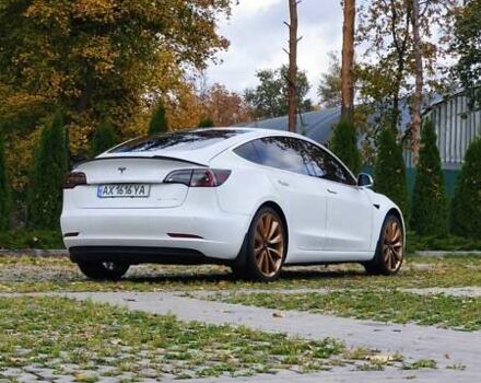 Білий Тесла Модель 3, об'ємом двигуна 0 л та пробігом 55 тис. км за 21800 $, фото 2 на Automoto.ua