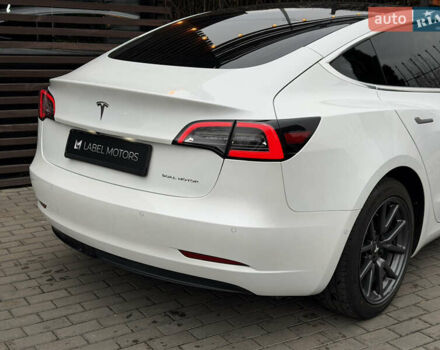 Білий Тесла Модель 3, об'ємом двигуна 0 л та пробігом 111 тис. км за 19900 $, фото 7 на Automoto.ua