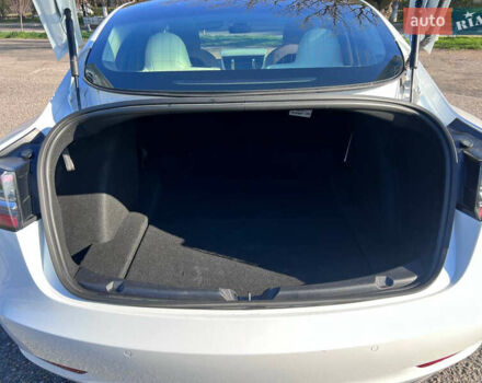 Білий Тесла Модель 3, об'ємом двигуна 0 л та пробігом 74 тис. км за 19000 $, фото 25 на Automoto.ua