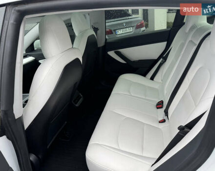 Білий Тесла Модель 3, об'ємом двигуна 0 л та пробігом 75 тис. км за 19900 $, фото 22 на Automoto.ua