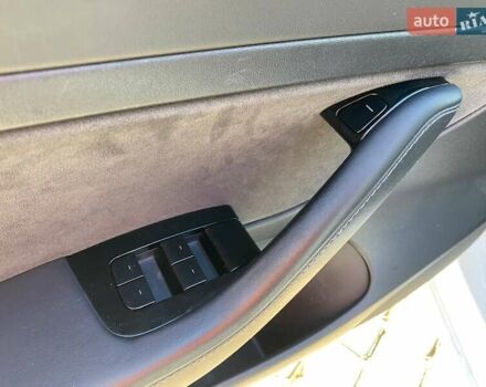 Белый Тесла Модель 3, объемом двигателя 0 л и пробегом 75 тыс. км за 15900 $, фото 11 на Automoto.ua
