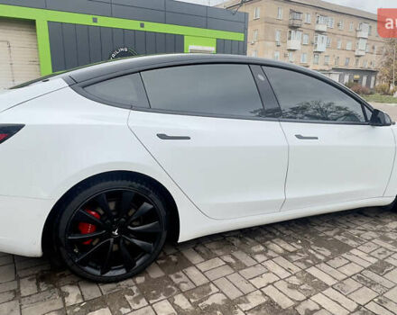 Белый Тесла Модель 3, объемом двигателя 0 л и пробегом 72 тыс. км за 25000 $, фото 4 на Automoto.ua