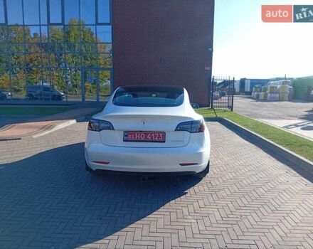 Тесла Модель 3 2020 в Луцке на Automoto.ua Белый Тесла Модель 3, объемом двигателя 0 л и пробегом 70 тыс. км за 17999 $, фото 5 на Automoto.ua