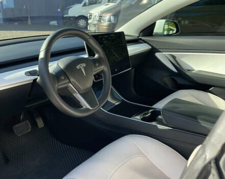 Білий Тесла Модель 3, об'ємом двигуна 0 л та пробігом 107 тис. км за 15500 $, фото 4 на Automoto.ua