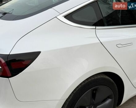 Белый Тесла Модель 3, объемом двигателя 0 л и пробегом 118 тыс. км за 18500 $, фото 3 на Automoto.ua