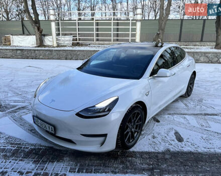 Белый Тесла Модель 3, объемом двигателя 0 л и пробегом 63 тыс. км за 19500 $, фото 36 на Automoto.ua