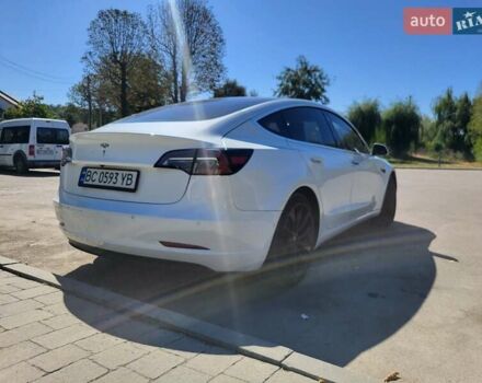 Белый Тесла Модель 3, объемом двигателя 0 л и пробегом 90 тыс. км за 16000 $, фото 3 на Automoto.ua