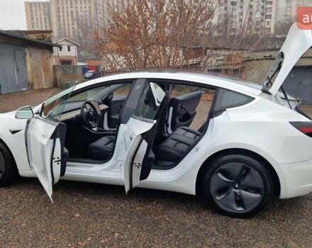 Белый Тесла Модель 3, объемом двигателя 0 л и пробегом 142 тыс. км за 17300 $, фото 7 на Automoto.ua