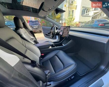 Тесла Модель 3 2020 в Киеве на Automoto.ua Белый Тесла Модель 3, объемом двигателя 0 л и пробегом 79 тыс. км за 15500 $, фото 8 на Automoto.ua
