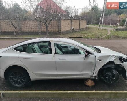 Белый Тесла Модель 3, объемом двигателя 0 л и пробегом 67 тыс. км за 9300 $, фото 5 на Automoto.ua
