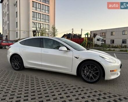 Білий Тесла Модель 3, об'ємом двигуна 0 л та пробігом 221 тис. км за 12700 $, фото 3 на Automoto.ua