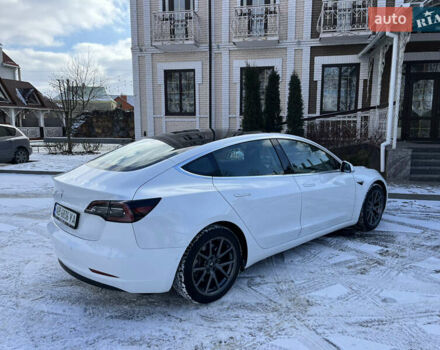 Белый Тесла Модель 3, объемом двигателя 0 л и пробегом 63 тыс. км за 19500 $, фото 46 на Automoto.ua
