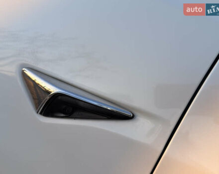 Белый Тесла Модель 3, объемом двигателя 0 л и пробегом 190 тыс. км за 17900 $, фото 10 на Automoto.ua