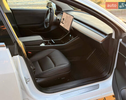 Белый Тесла Модель 3, объемом двигателя 0 л и пробегом 190 тыс. км за 17900 $, фото 18 на Automoto.ua