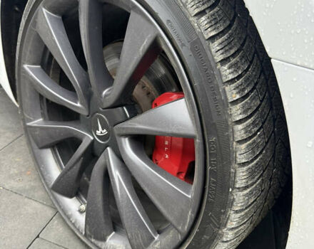 Білий Тесла Модель 3, об'ємом двигуна 0 л та пробігом 75 тис. км за 19900 $, фото 25 на Automoto.ua