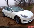 Белый Тесла Модель 3, объемом двигателя 75 л и пробегом 77 тыс. км за 16000 $, фото 2 на Automoto.ua