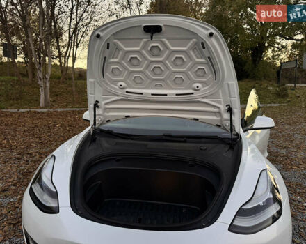 Белый Тесла Модель 3, объемом двигателя 0 л и пробегом 129 тыс. км за 19900 $, фото 12 на Automoto.ua