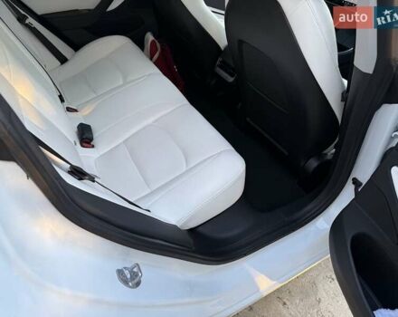 Білий Тесла Модель 3, об'ємом двигуна 0 л та пробігом 92 тис. км за 21300 $, фото 29 на Automoto.ua