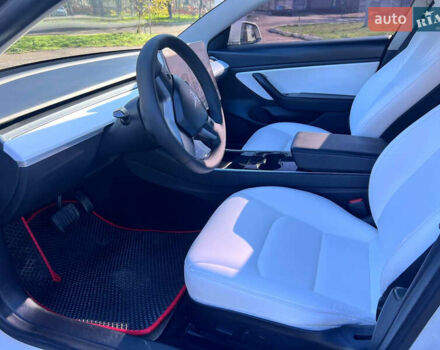 Білий Тесла Модель 3, об'ємом двигуна 0 л та пробігом 74 тис. км за 19000 $, фото 13 на Automoto.ua