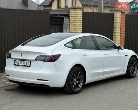 Білий Тесла Модель 3, об'ємом двигуна 0 л та пробігом 67 тис. км за 18500 $, фото 4 на Automoto.ua