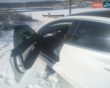 Белый Тесла Модель 3, объемом двигателя 0 л и пробегом 80 тыс. км за 26500 $, фото 4 на Automoto.ua