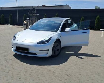 Тесла Модель 3 2020 в Ивано-Франковске на Automoto.ua Белый Тесла Модель 3, объемом двигателя 0 л и пробегом 105 тыс. км за 20950 $, фото 3 на Automoto.ua
