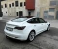 Тесла Модель 3 2020 в Киеве на Automoto.ua Белый Тесла Модель 3, объемом двигателя 0 л и пробегом 95 тыс. км за 17900 $, фото 3 на Automoto.ua