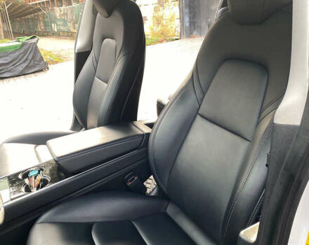 Белый Тесла Модель 3, объемом двигателя 0 л и пробегом 86 тыс. км за 21500 $, фото 9 на Automoto.ua