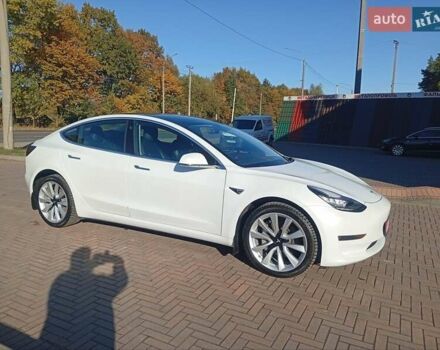 Тесла Модель 3 2020 в Луцке на Automoto.ua Белый Тесла Модель 3, объемом двигателя 0 л и пробегом 70 тыс. км за 17999 $, фото 4 на Automoto.ua