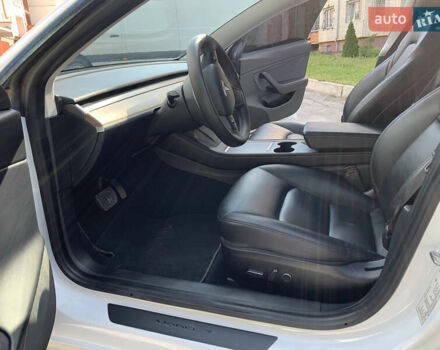 Белый Тесла Модель 3, объемом двигателя 0 л и пробегом 99 тыс. км за 20000 $, фото 10 на Automoto.ua